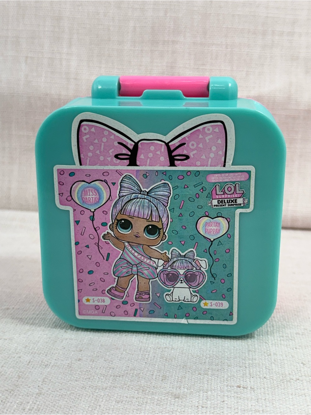 L.O.L. Surprise! Teal & Pink Carry Case Playset
